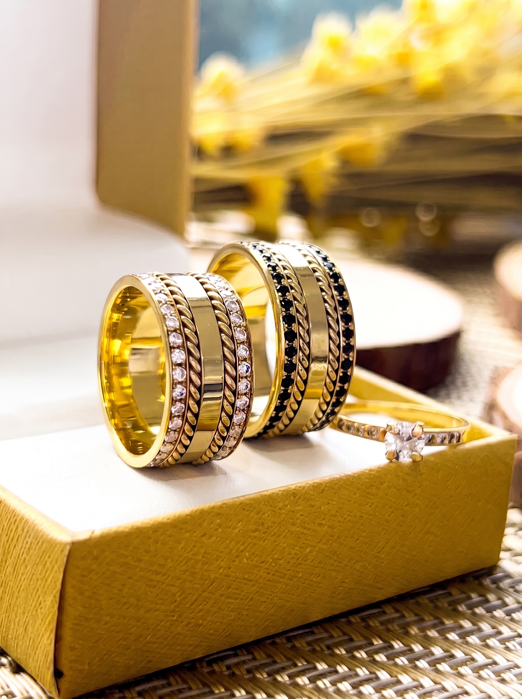 Alianças em Ouro 18k - Modelo Sol Dourado - Cód. 1004 - Imagem 4